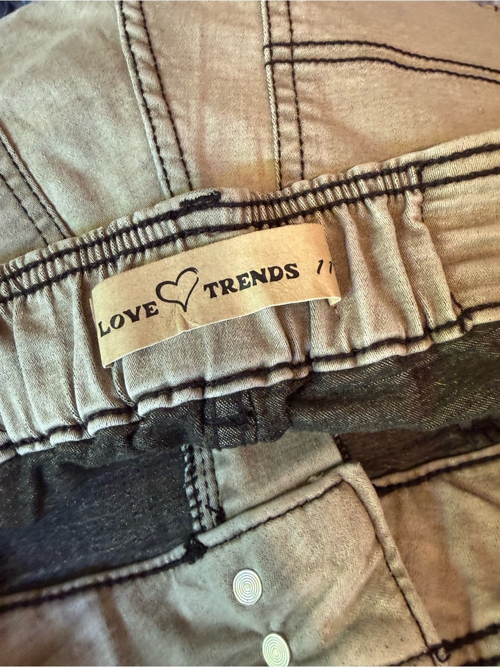 Women's Gray Cropped Jeans with Black Cuff - Eco-Friendly - Picture 13 of 16